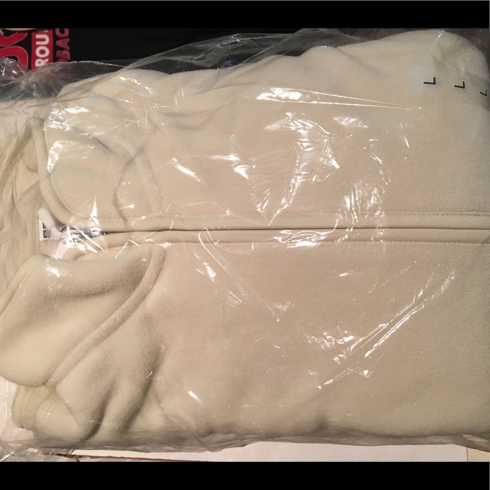 NWT Uniqlo Fleece long sleeve Jacket - Size L